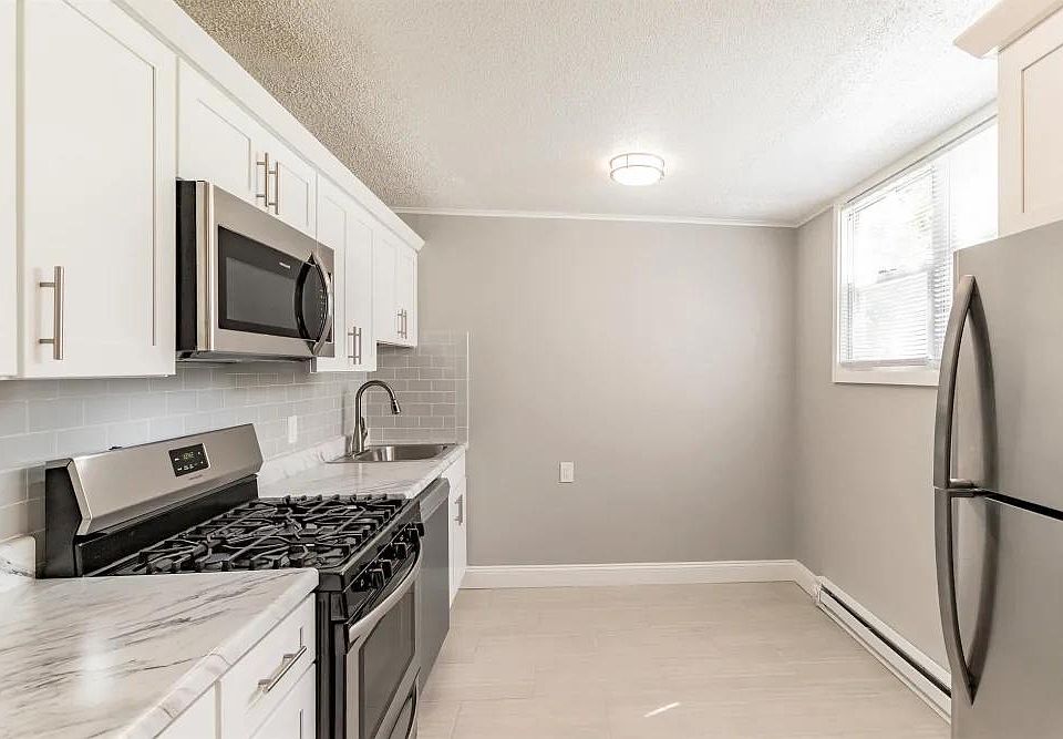 1st image of 24 Claremont Gdns #144