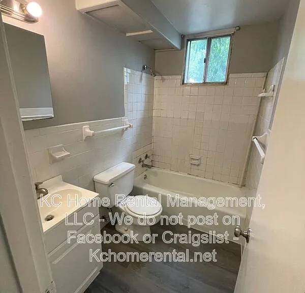 2214 NE 77th St — Photo 10