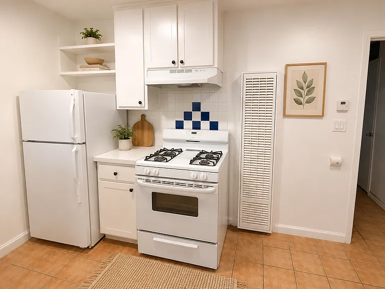 Hollyking Apartments — Photo 16