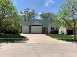 5129 Walnut Ridge Dr, Des Moines, IA 50317