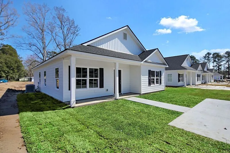 3 bed, 2.0 bath, 1531 sqft, $2,000 — Photo 3