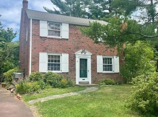 2 Beatrice Dr, Bryn Mawr, PA 19010