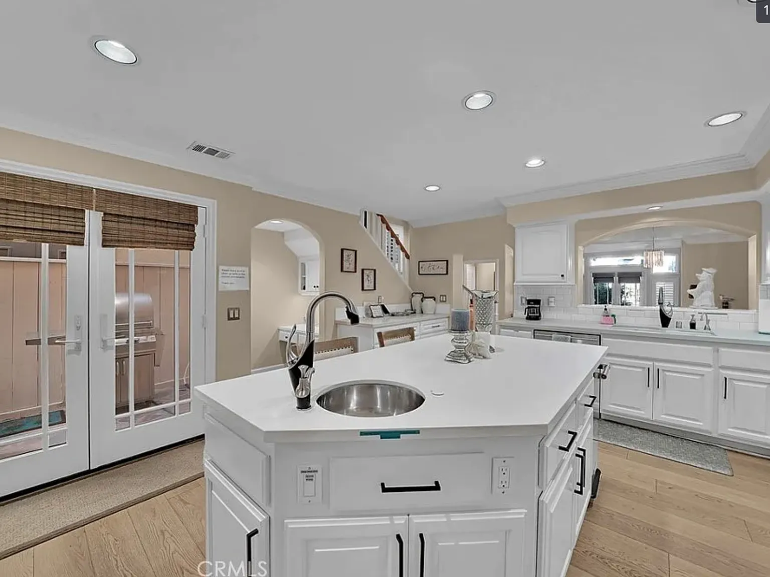 4 bed, 3053 sqft, $12,000 — Photo 2