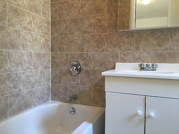 5th image of 196 Clinton Ave APT 4A