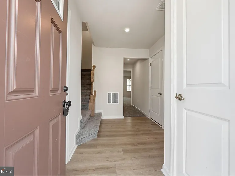 8718 Stevenson Ln — Photo 3