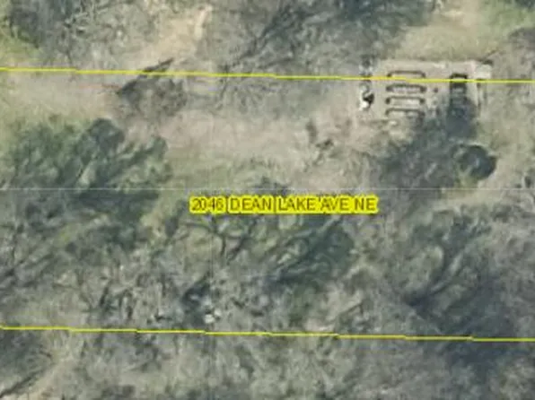 2046 Dean Lake Ave NE, Grand Rapids, MI 49505