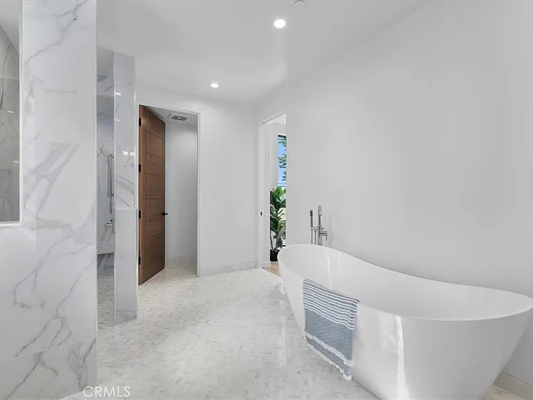 947 7th St — Photo 37