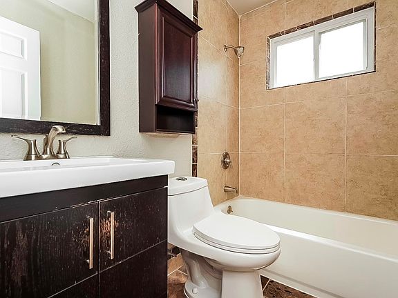 5th image of 10536 W 106th Pl