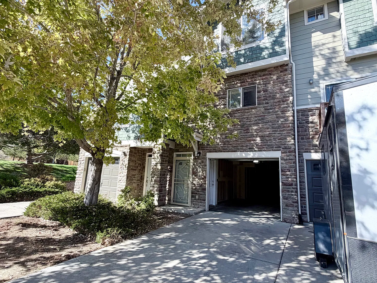 2 bed, 2.5 bath, 1279 sqft, $2,100 — Photo 1