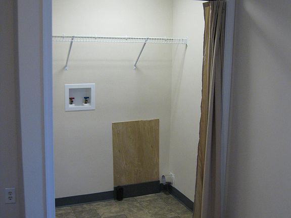 3rd image of 1004 Lindsay St