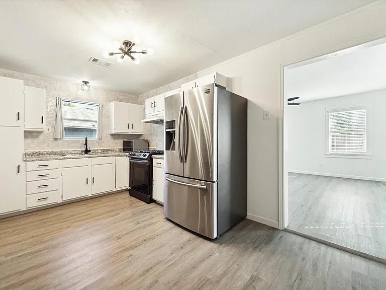 1147 Du Barry Ln #B — Photo 3