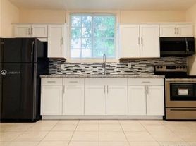 112 SW 67th Ave, Hollywood, FL