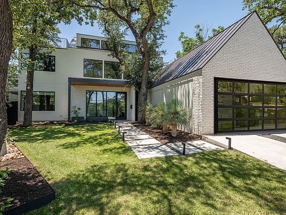 3rd image of 1102 Heritage Way
