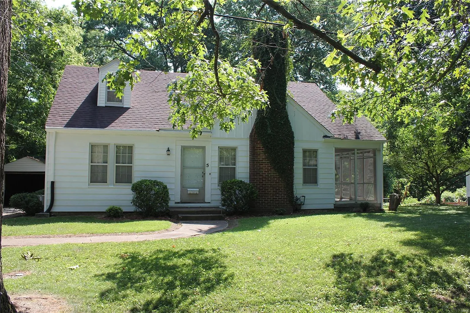 5 Locust Dr photo 1