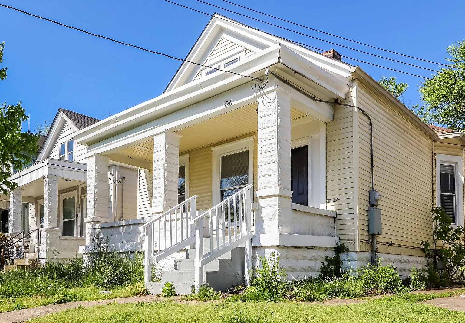 3 bed, 1.0 bath, 1330 sqft, $990 — Photo 2