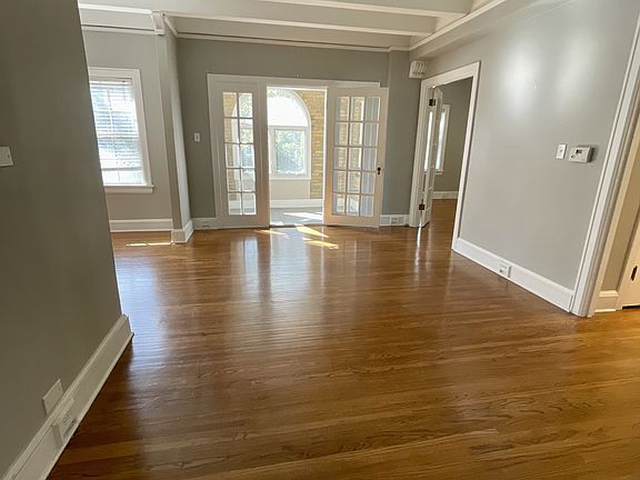 4th image of 910 Ward Pkwy #11364162