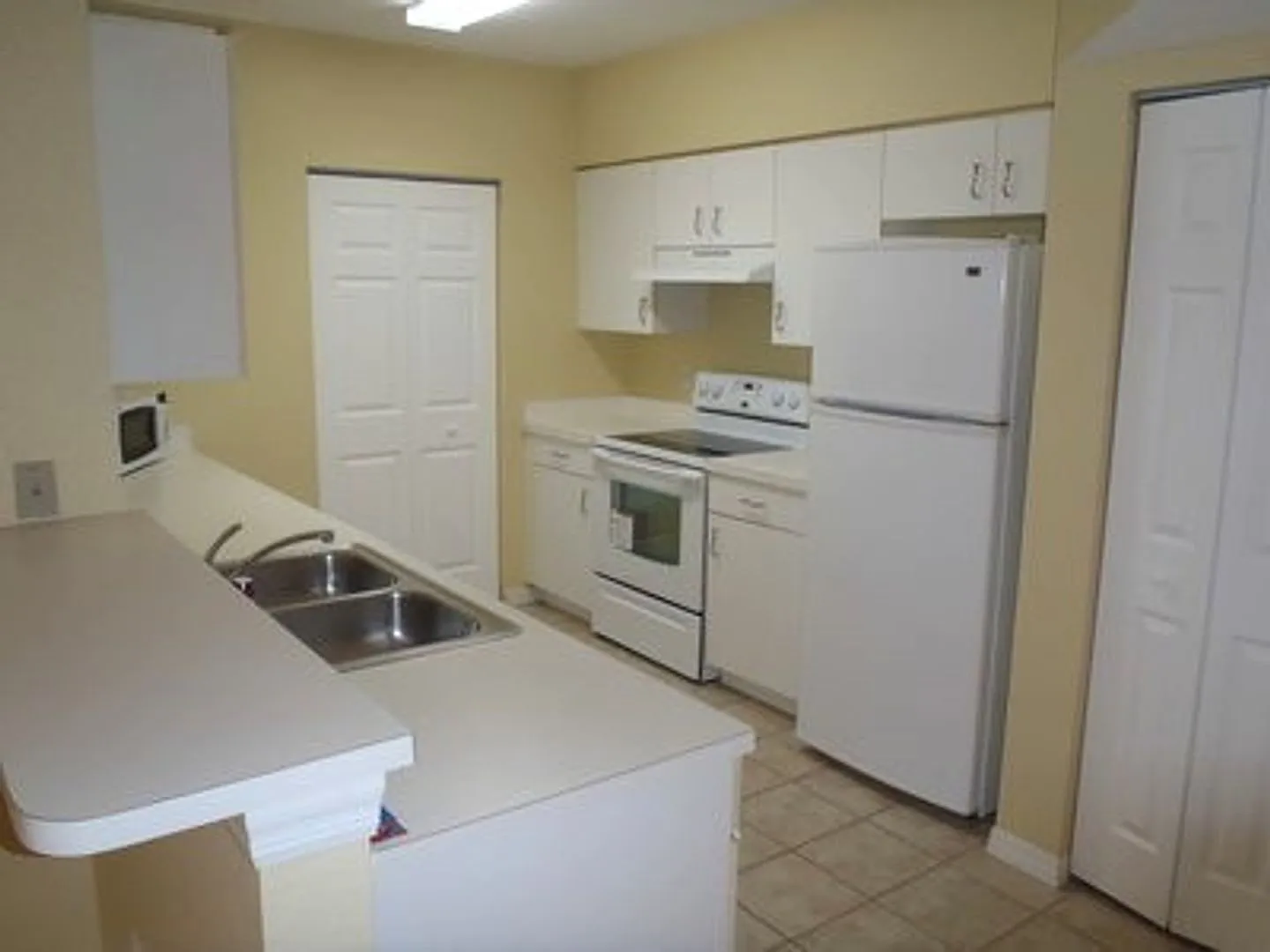Very well-maintained 2-bedroom, 2-bath, 1st floor home in Bonita Springs — Photo 3