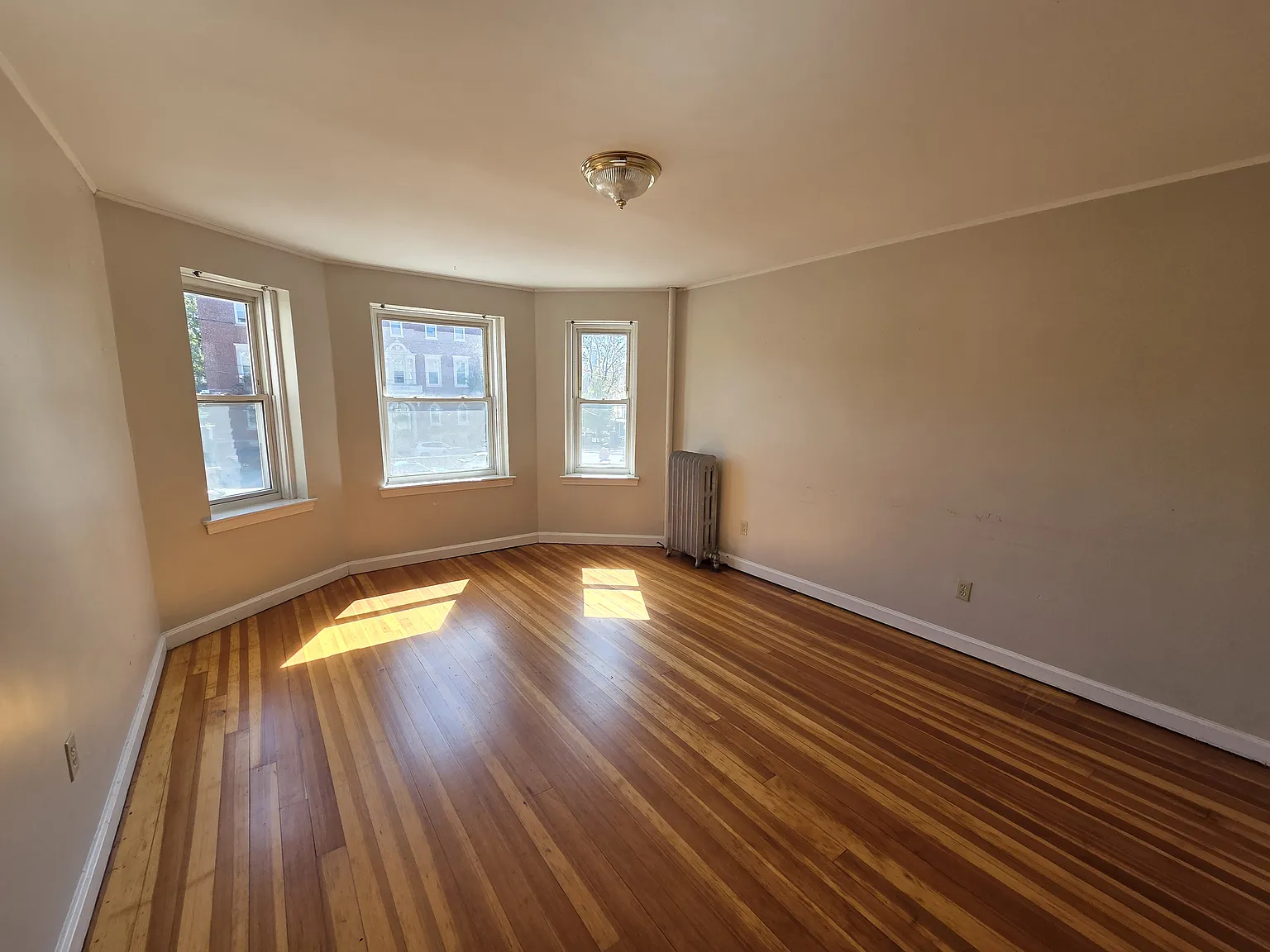 3 bed, 1400 sqft, $3,400 — Photo 1