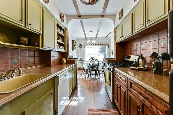 Sold by Keller Williams Realty Landmark | media 7