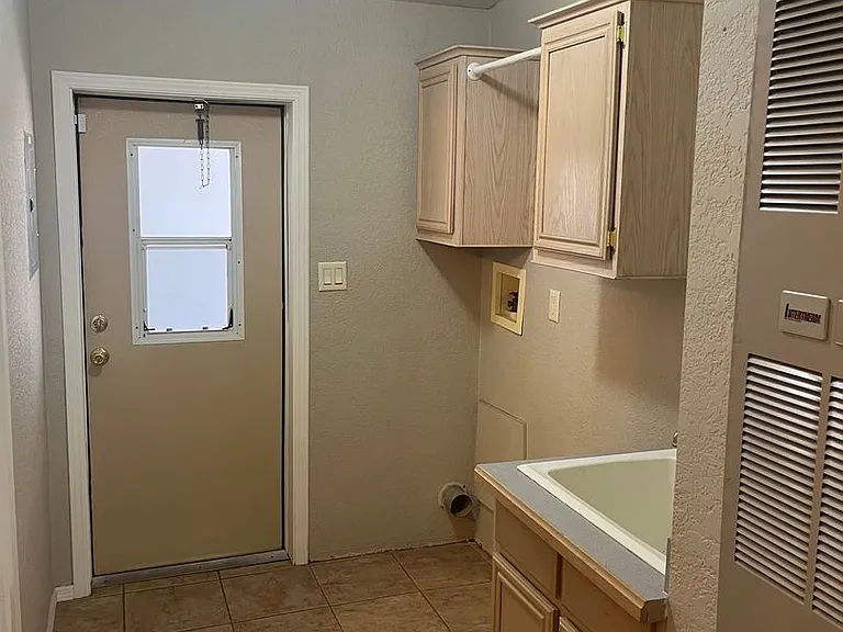 3167 W Robin Rd — Photo 23