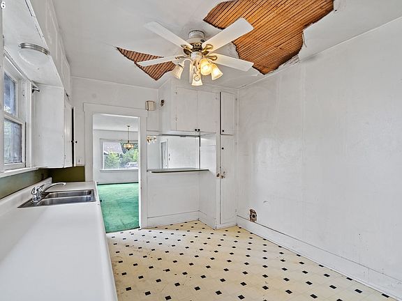 4th image of 5933 NE 17th Ave