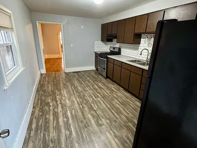 1810 Brownsville Rd — Photo 29