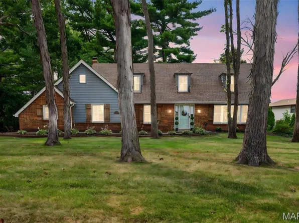 4 Chantilly Ct, Lake Saint Louis, MO 63367