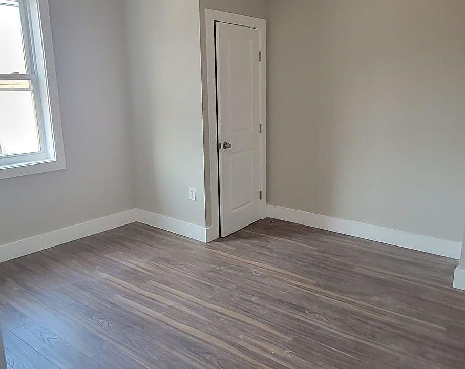 1st image of 300 Sussex Ave #3L
