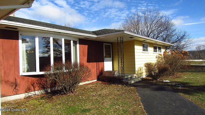 2nd image of 131 Spraguetown Road