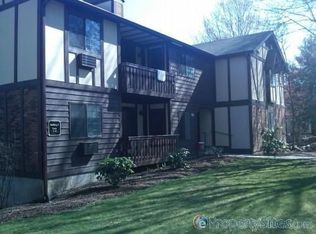 8 Canterbury Ct, Brookfield, CT 06804