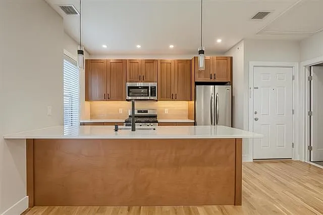 1 bed, 650 sqft, $2,300 — Photo 3