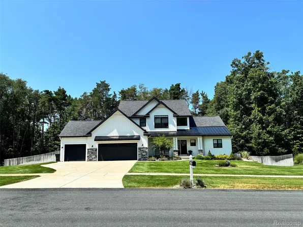 1998 Sienna St, Kalamazoo, MI 49009