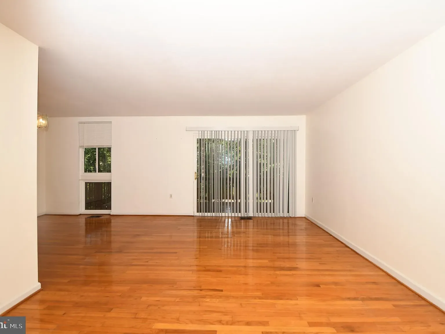 3 bed, 3.5 bath, 2112 sqft, $3,200 — Photo 4