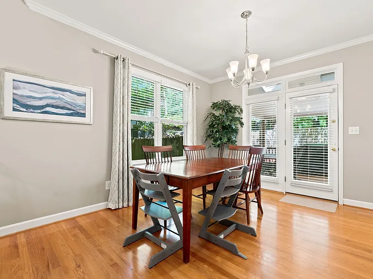 2306 Strawberry Ln — Photo 4