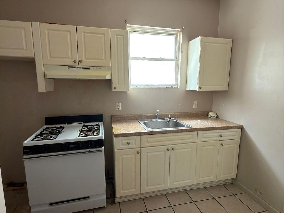 1st image of 80 Auburn St #1