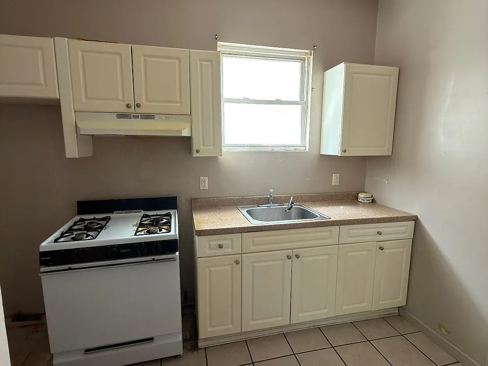 80 Auburn St #1