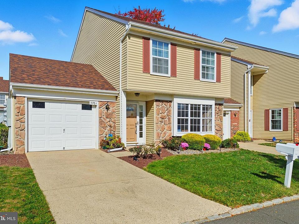 1st image of 376 A Stirling Dr