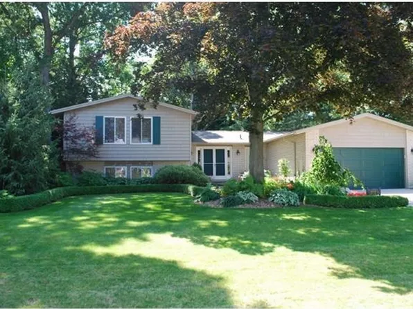 2425 Eaton Gate Rd, Lake Orion, MI 48360