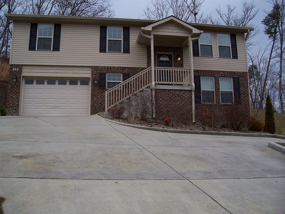 2nd image of 924 Greenwood Dr