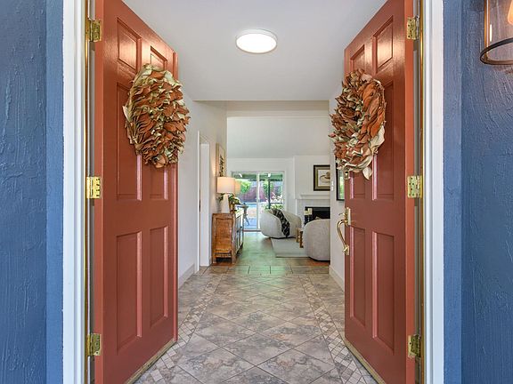 4th image of 914 Cottonwood Court