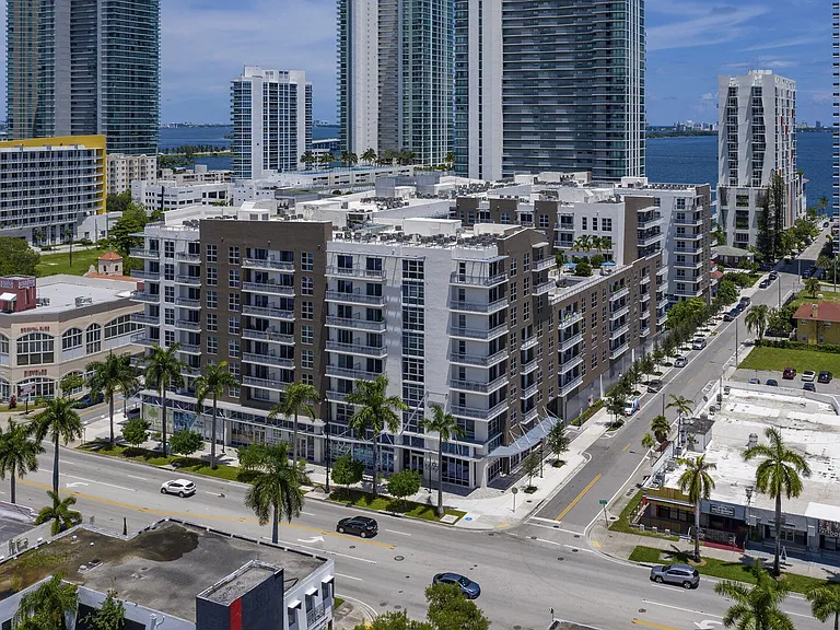 Blu27 at Edgewater — Photo 43