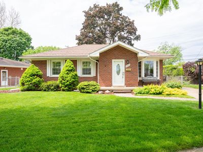 2960 Anna Ct, Trenton, MI, 48183
