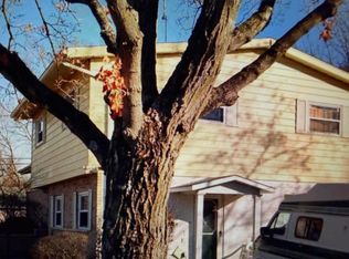 1744 S Brookhollow Dr, Springfield, OH 45504