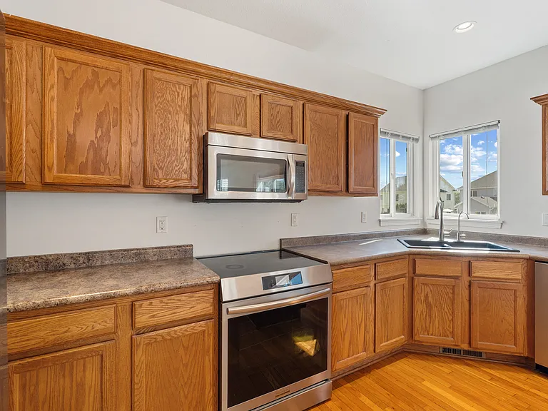 3022 Beckley St — Photo 10