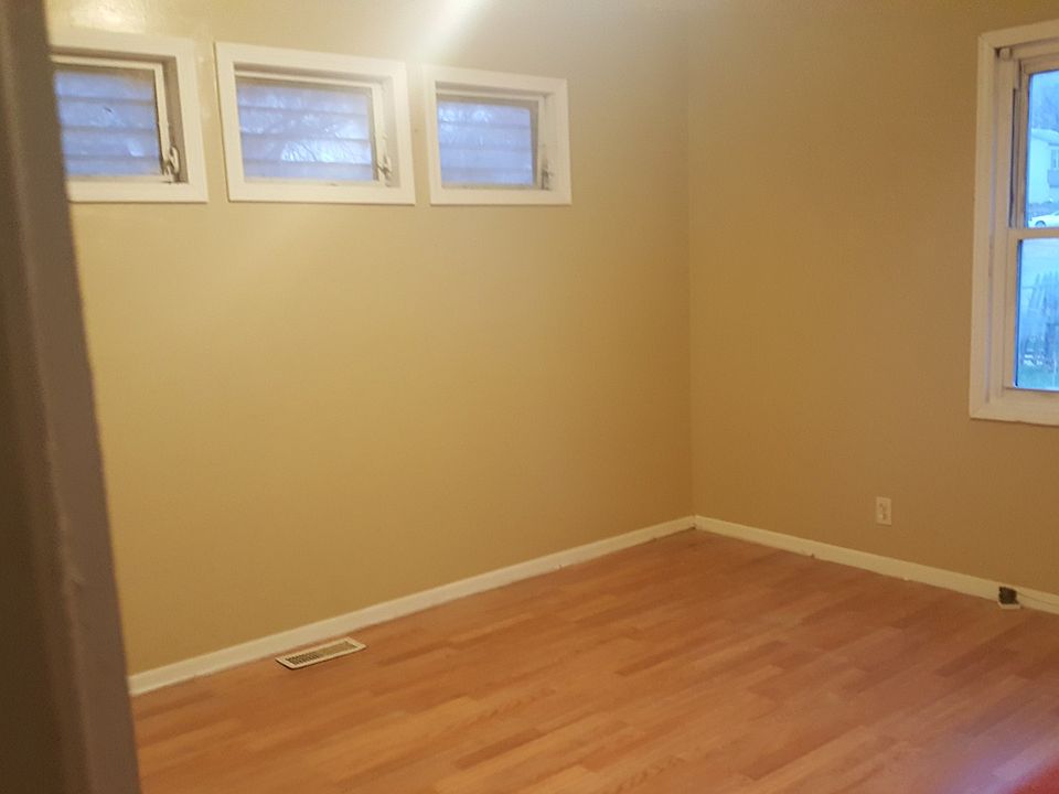 1st image of 1319 E 83rd Ter