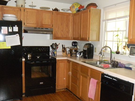 5th image of 120 Kingston Dr #B