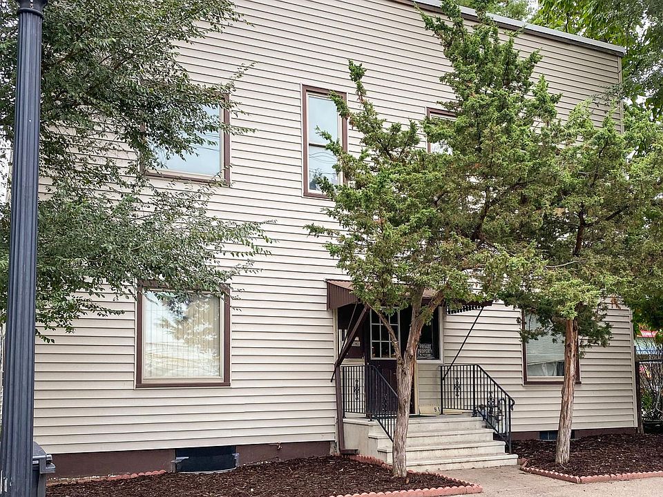 1st image of 917 27th Ave NE APT 8