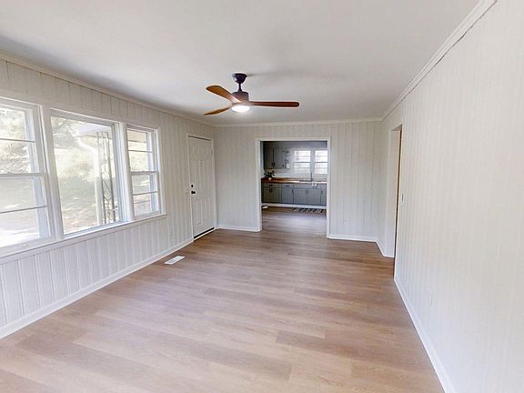 5th image of 303 Cave St