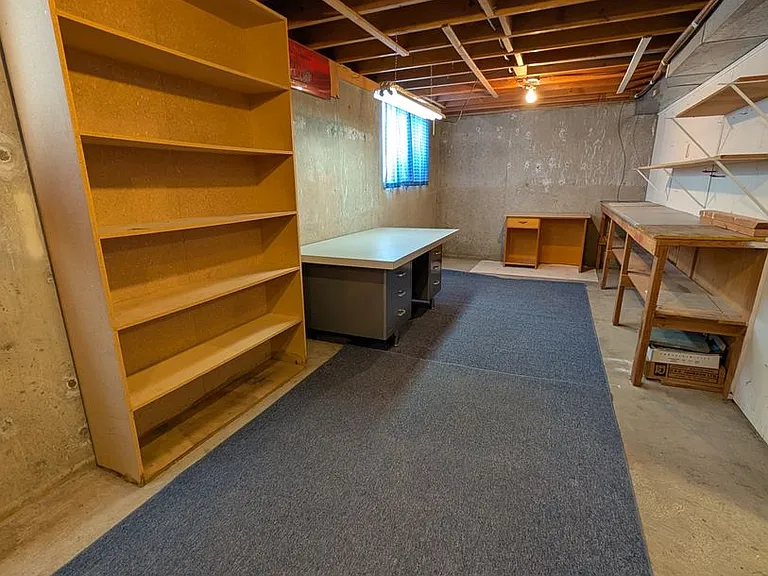722 Bryden Ave — Photo 3