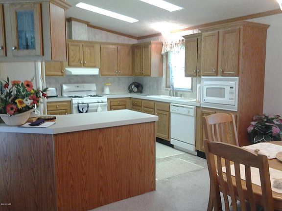2nd image of 31 Oxbow Ln